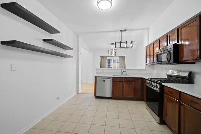 Building Photo - 1929 Golden Gate Ln