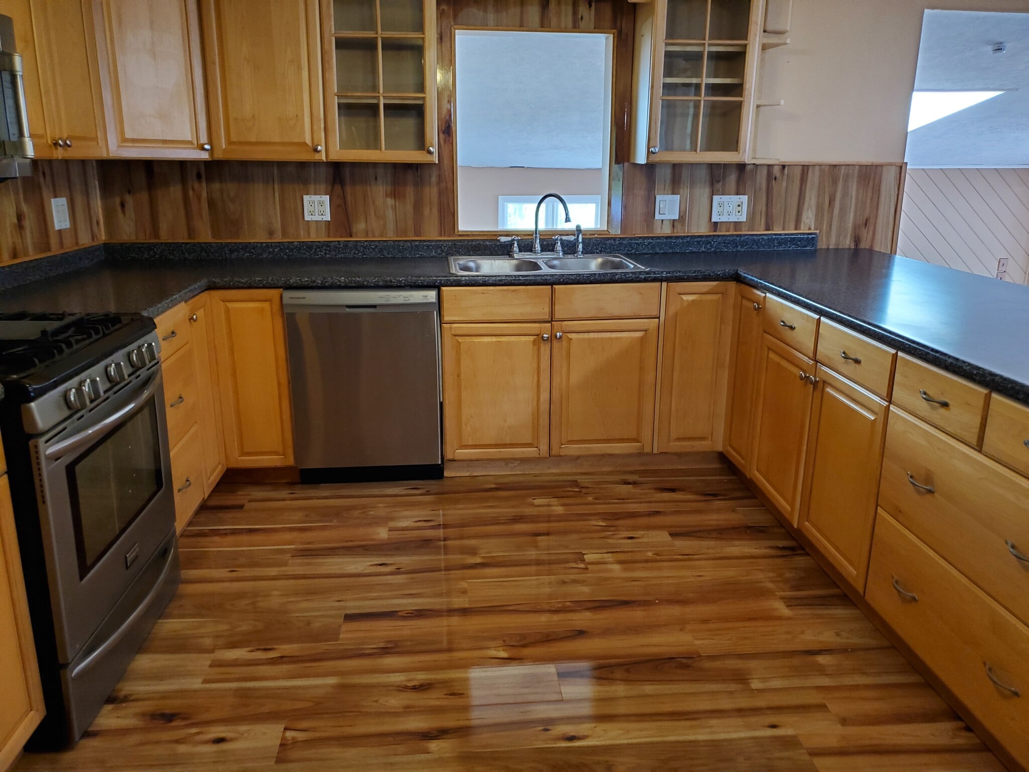 Kitchen - 62 Glen Ave