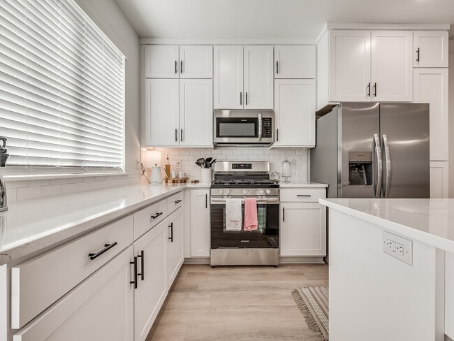 Building Photo - 1640 N Leverett Ave