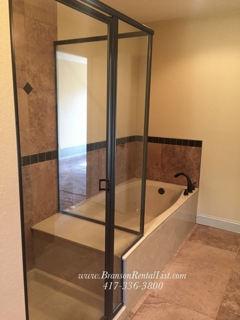 Building Photo - Fresh New Look - 4BR 21/2 Bath