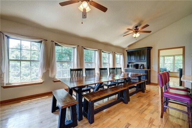 Building Photo - 495 Chicory Dr E