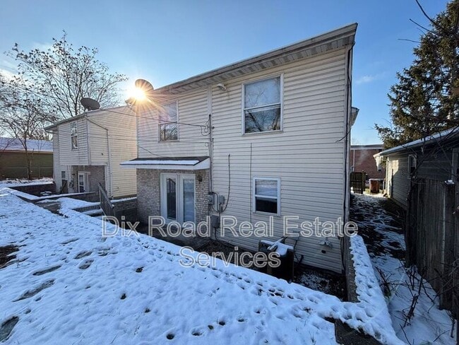 Building Photo - 1907 Finley St