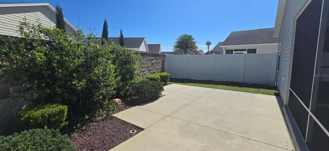 Building Photo - 2577 Lindewood St