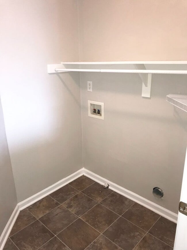 Building Photo - Oakbrooke Meadows