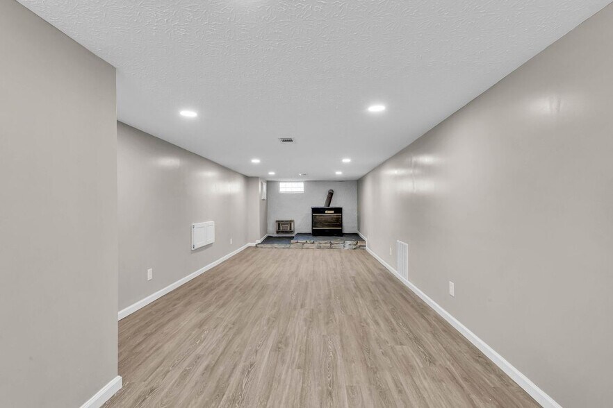 Building Photo - 3134 Medina Ave