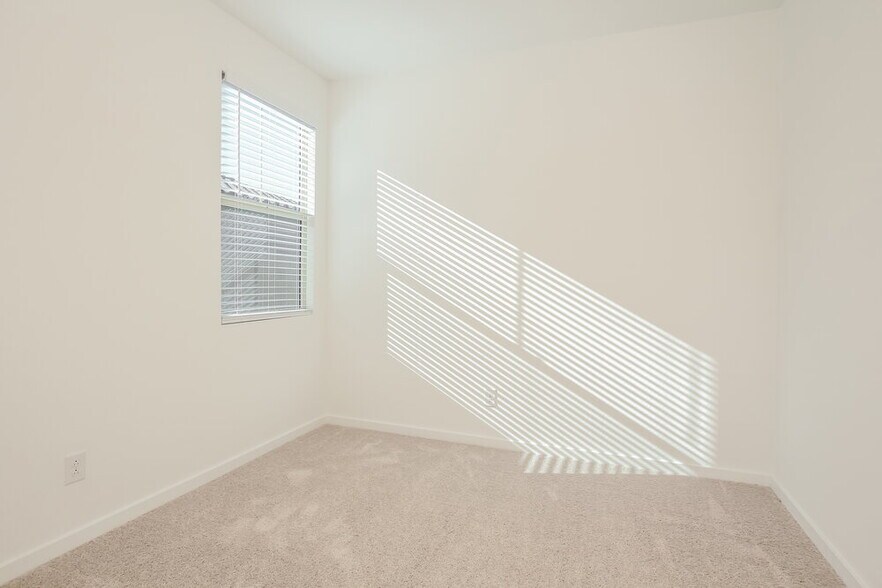 Building Photo - 11022 W Marguerite Ave