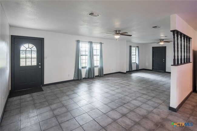 Building Photo - 803 Happy Haven Rd