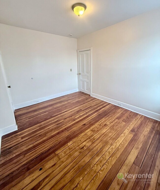 Building Photo - 16 N Rigby Ave