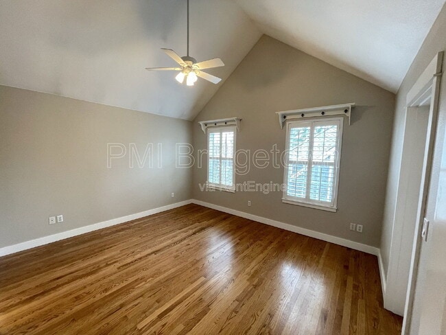 Building Photo - 10235 NW Edgewood Dr