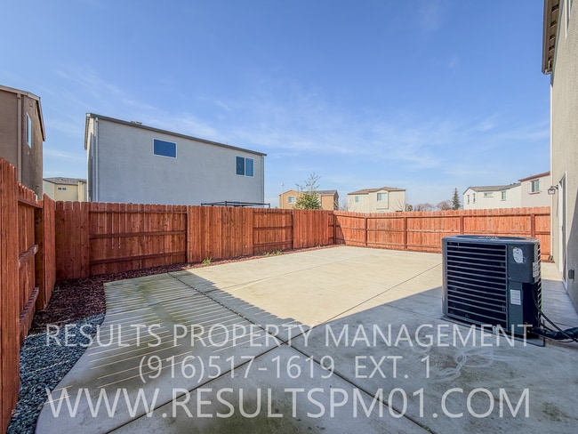 Building Photo - Stunning 4 Bedroom Home in Winding Meadow Village