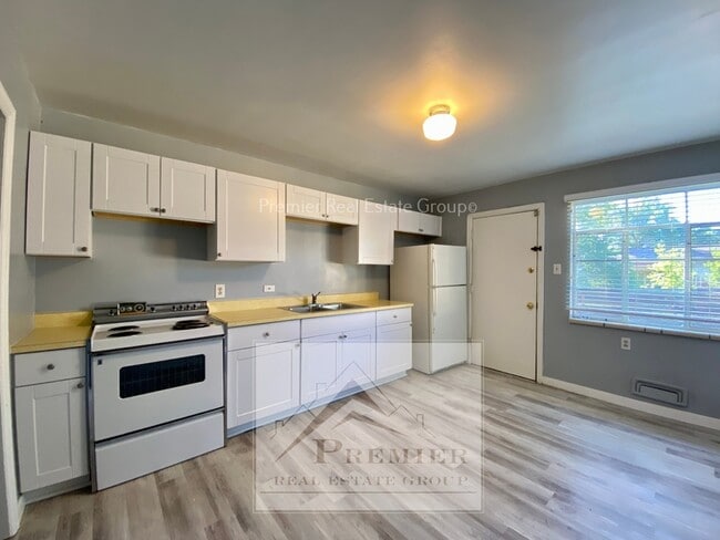 Building Photo - 321 W Ramona Ave