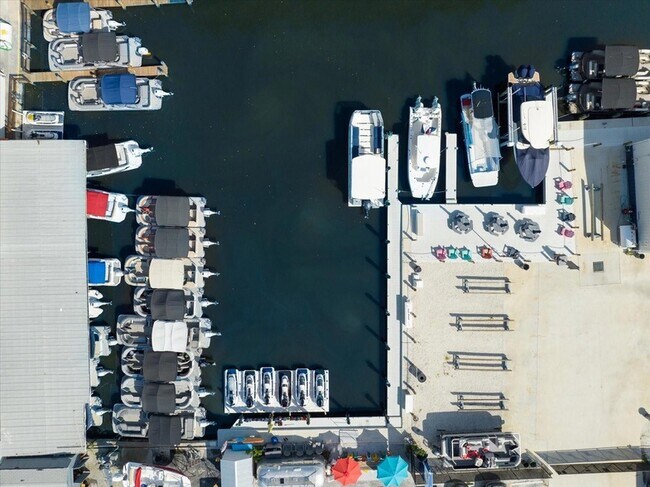 Building Photo - 6708 Sarasea Cir