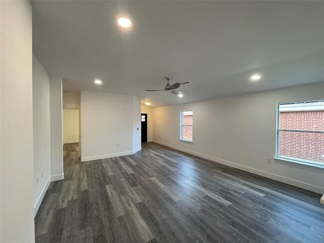 Building Photo - 5201 Bantom Woods Bend