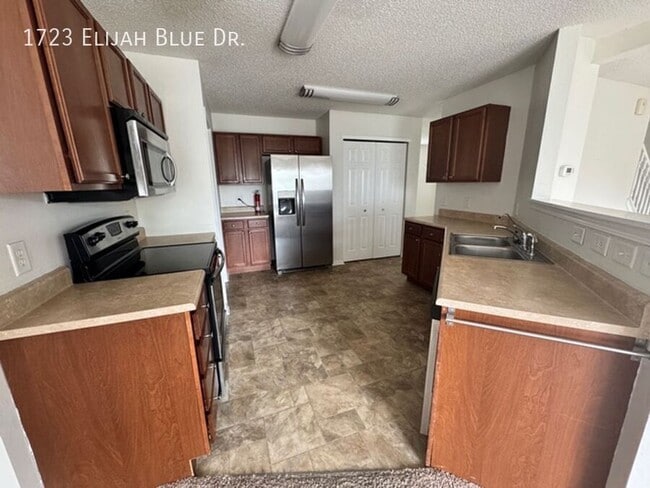 Building Photo - 1723 Elijah Blue Dr