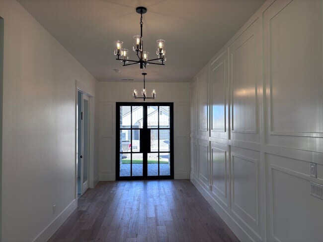 Building Photo - Beautiful 5 bed 4 bath home in Desert Canyon