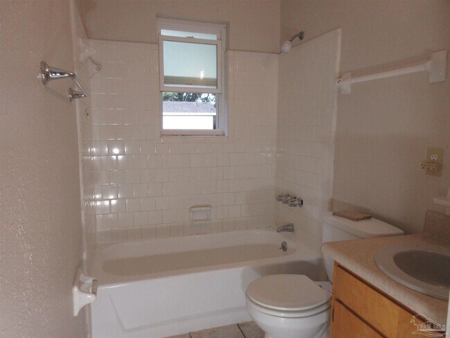 Building Photo - 4389 Pine Villa Cir