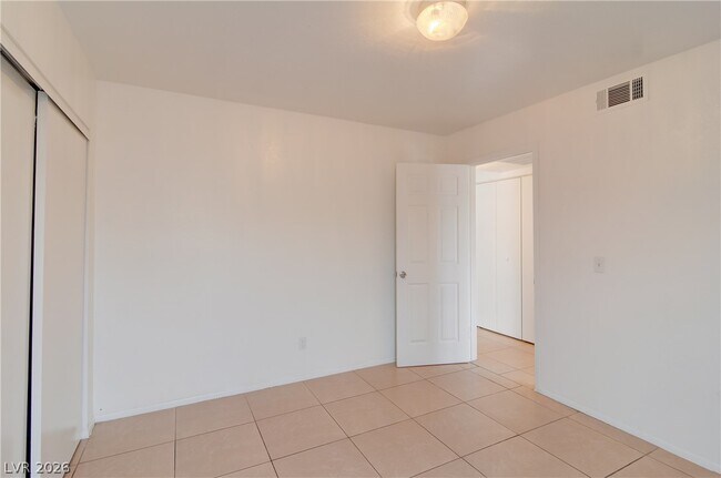 Building Photo - 2921 Country Manor Ln