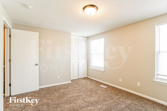 Building Photo - 1940 Winsted Ct