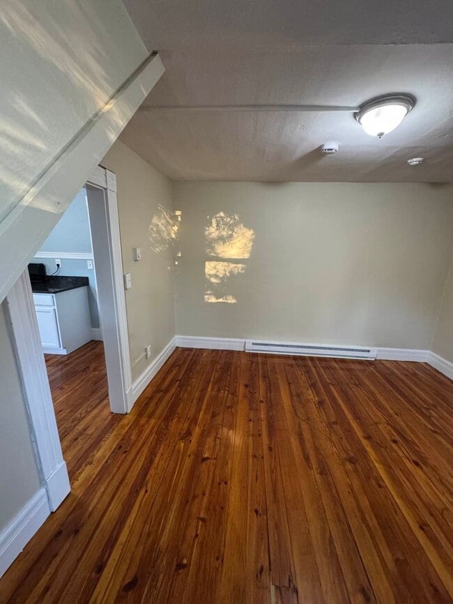 Building Photo - Charming 1-Bedroom Apartment in Russell, MA