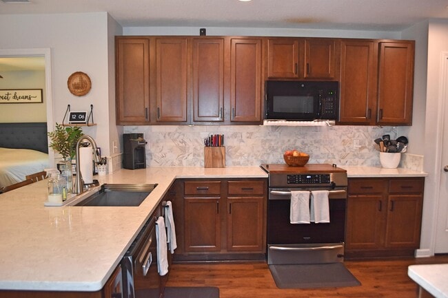 Building Photo - 461 Fanny Ann Way