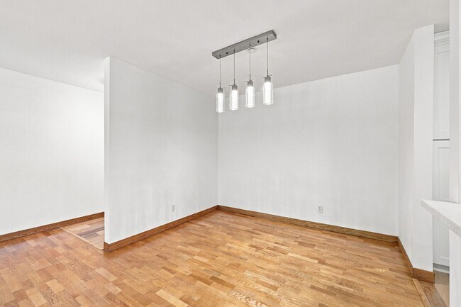 Building Photo - 49 Showers Dr