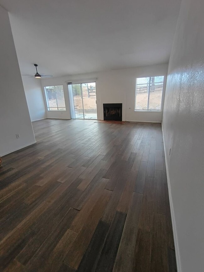 Building Photo - Large lot! 4 bedroom house in Woodcrest! Horse property!