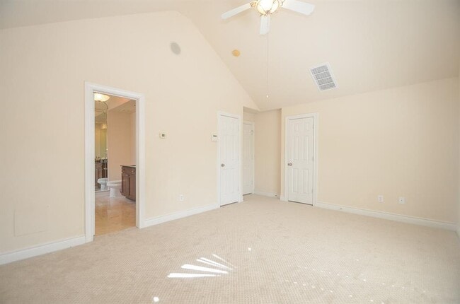 Building Photo - 3325 Clearview Cir