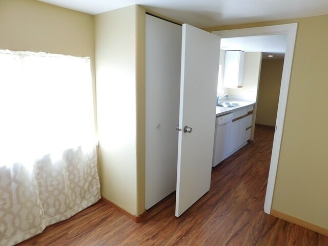 Building Photo - 2Bd/1Ba Single Story House - Available to ...