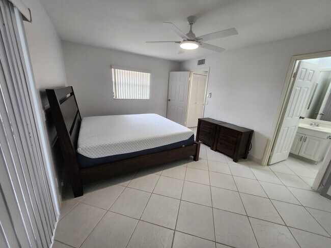 Building Photo - 287 Seville Terrace