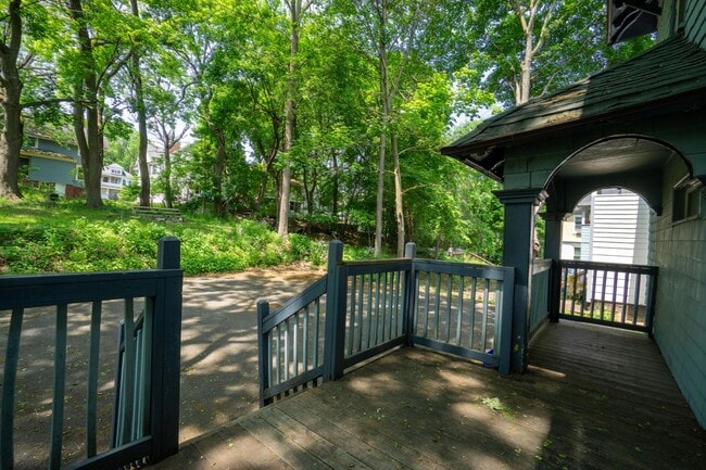 Building Photo - Single Family Home Available 6/1/26