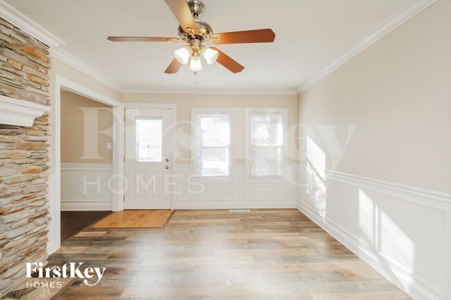 Building Photo - 10 Fir St