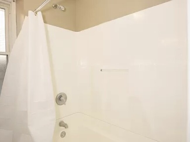 Building Photo - 1508 Tibbits Ave