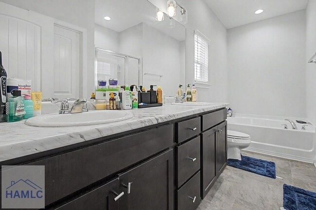 Building Photo - 785 Fairview Cir