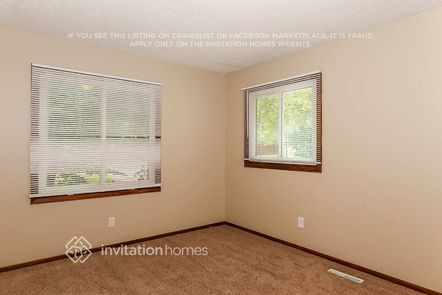 Building Photo - 4804 W Hidden Valley Dr