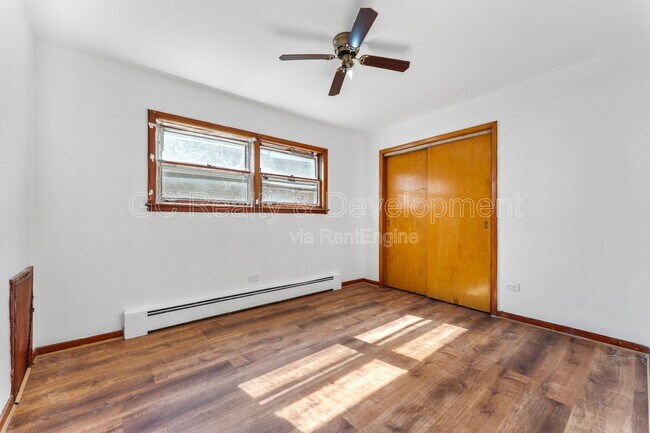 Building Photo - 2517 N Laramie Ave