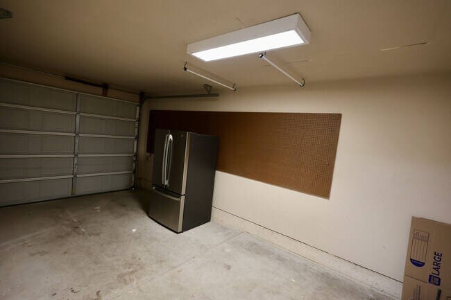 Building Photo - 409 Russell St