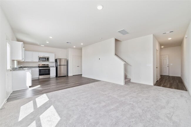 Building Photo - 8634 Vacek Xing Wy