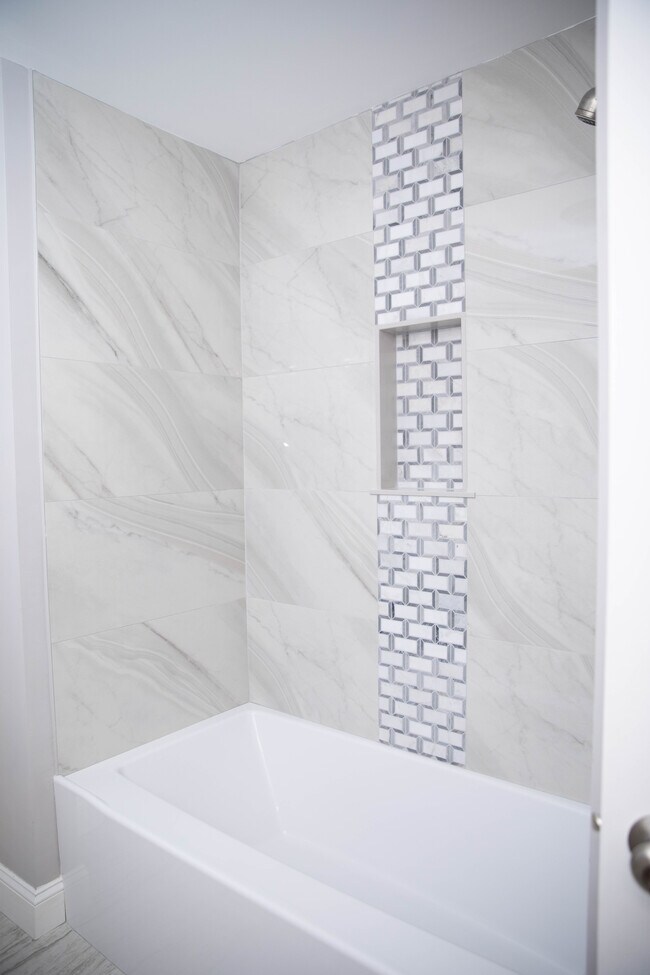 Shower - 37 Manhattan St