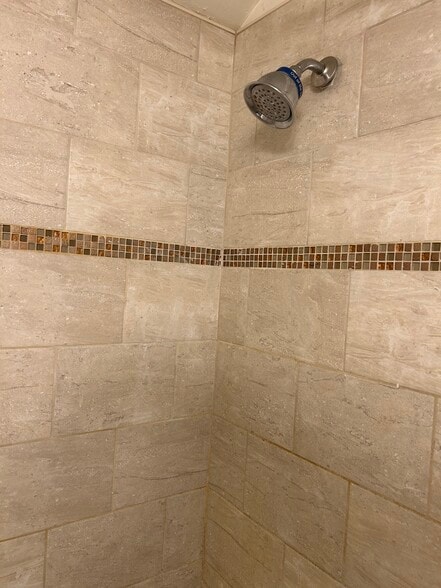 Building Photo - 116 E Coulter Ave