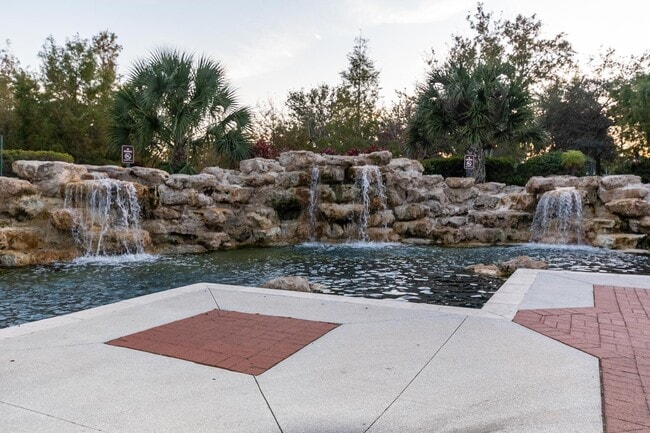 Building Photo - 120 Sparrow Dr