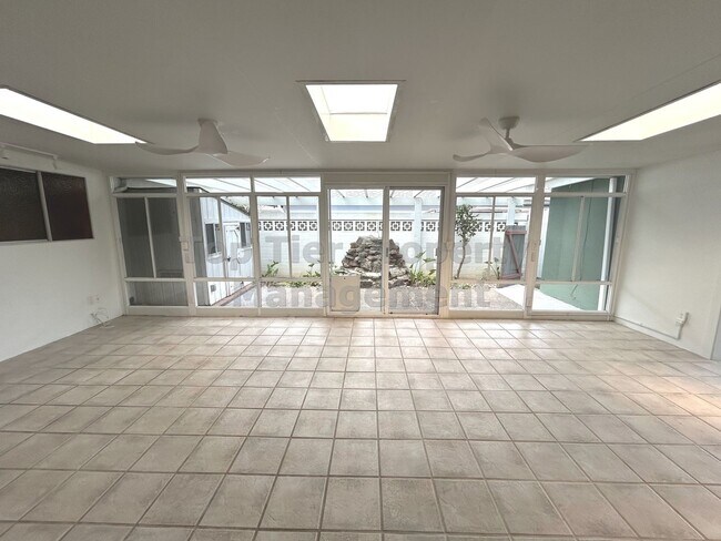 Building Photo - ***Oceanside Charmer 3 bed / 2 bath House ...
