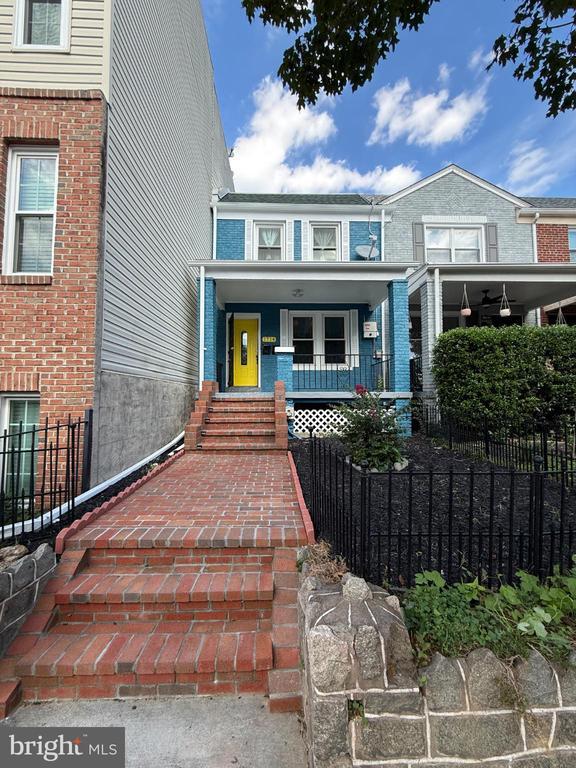 Building Photo - 1714 E St NE