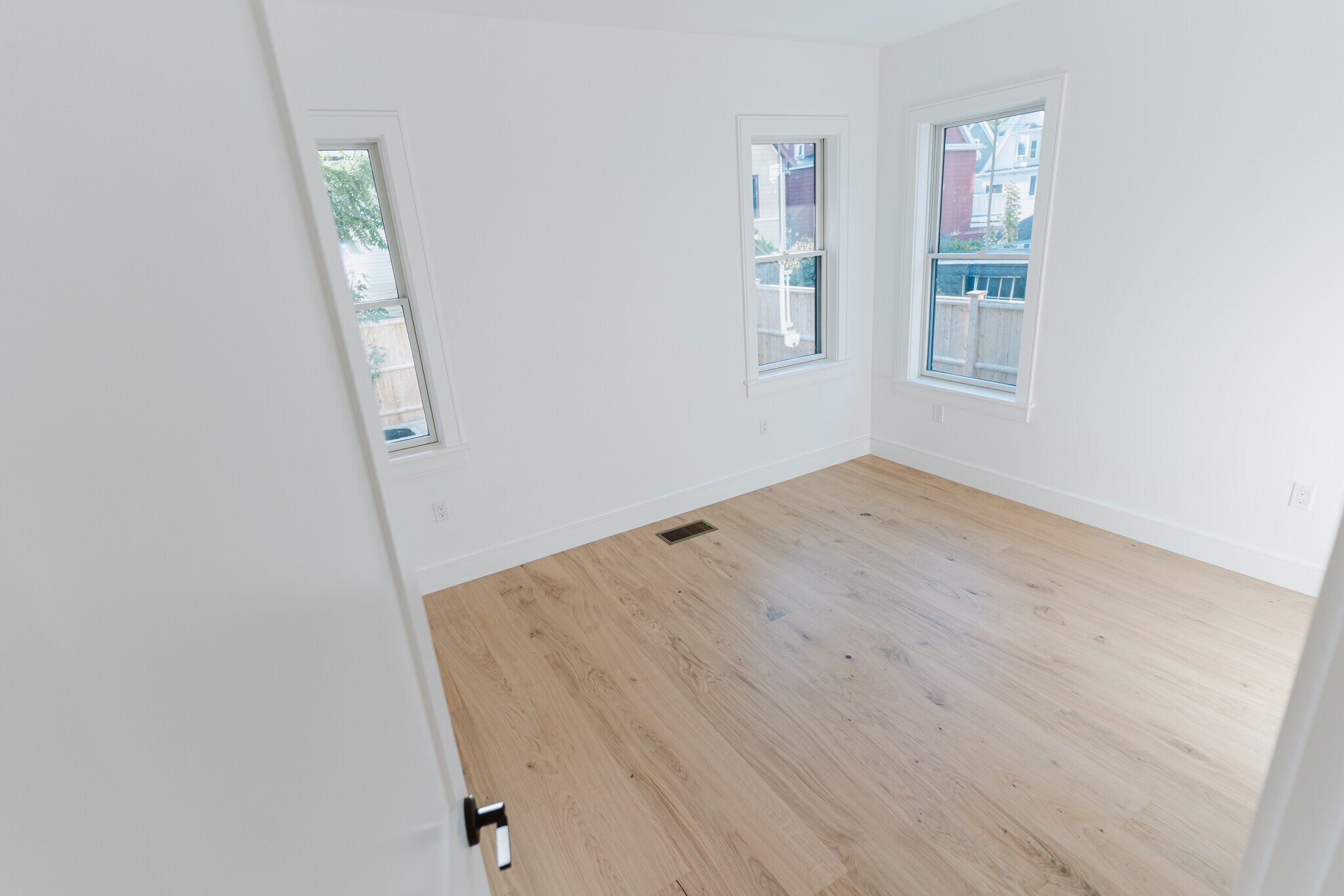 Building Photo - 5 Thurston St