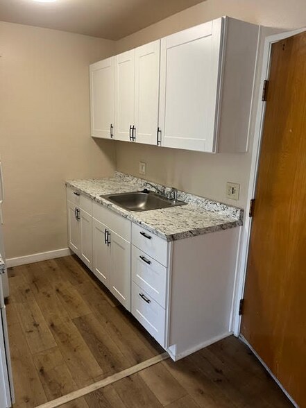 Building Photo - 6650 Amherst St