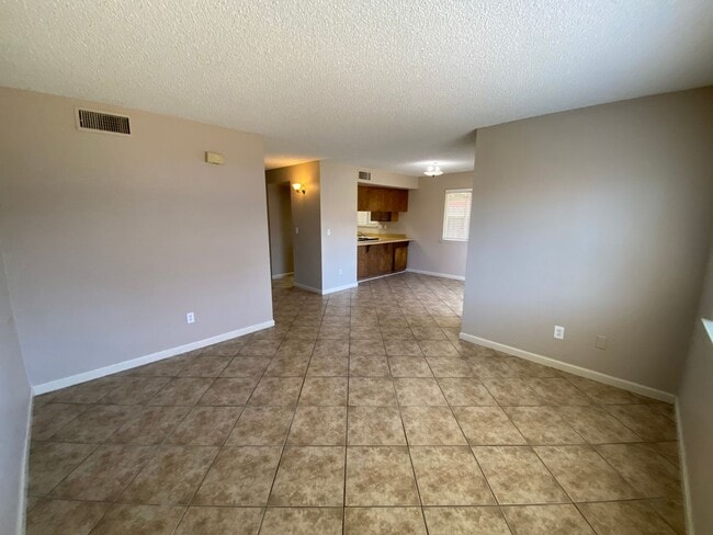 Building Photo - North Visalia Townhome Available Now