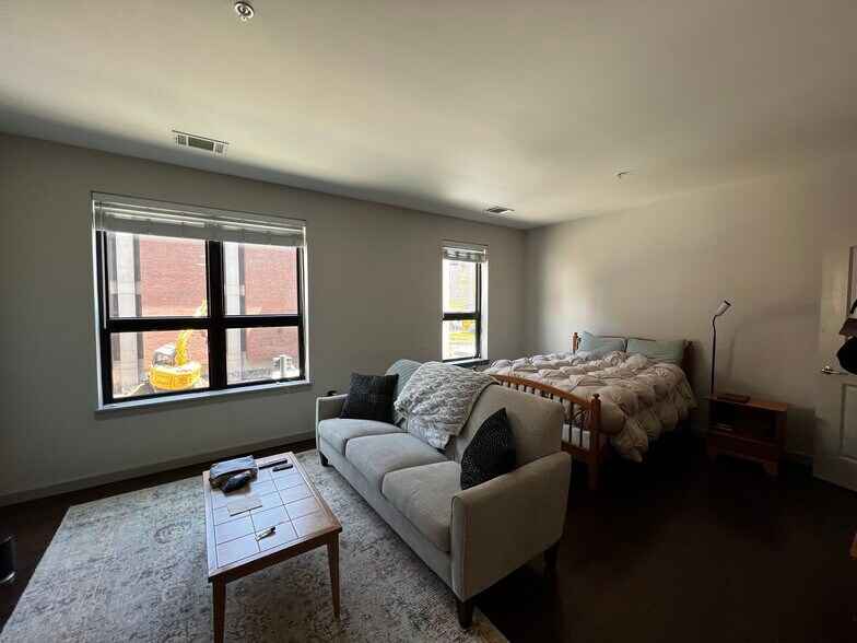 Building Photo - 44 Marion St