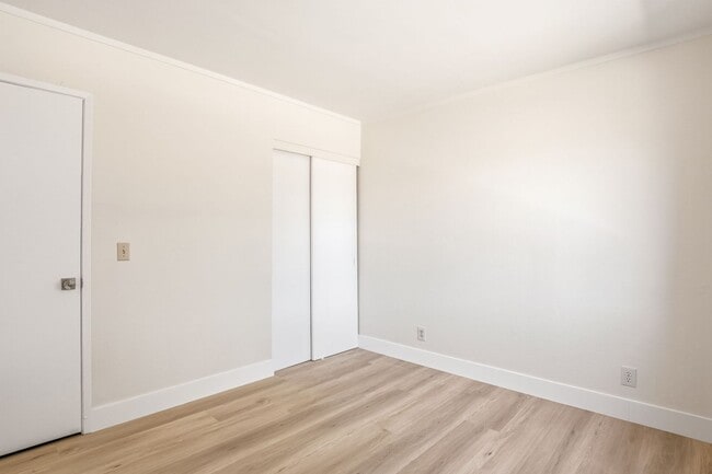 Building Photo - Remodeled 2 Story 3 Bed 1.5 Bath Townhome in Mountain View