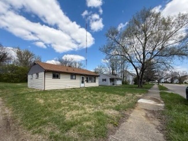 Building Photo - Property for rent in the quiet neighborhood of Highview Hills