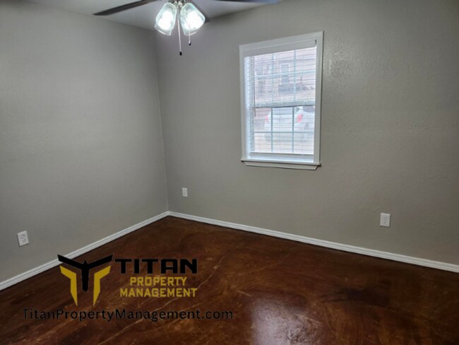 Building Photo - 2 bed/2 bath Apartment