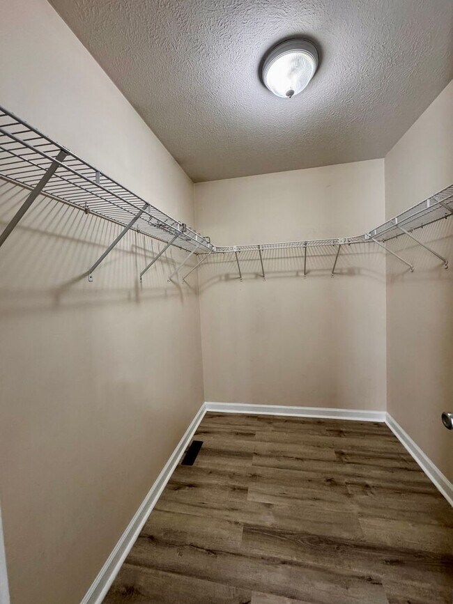 Building Photo - House for Rent in Broadway